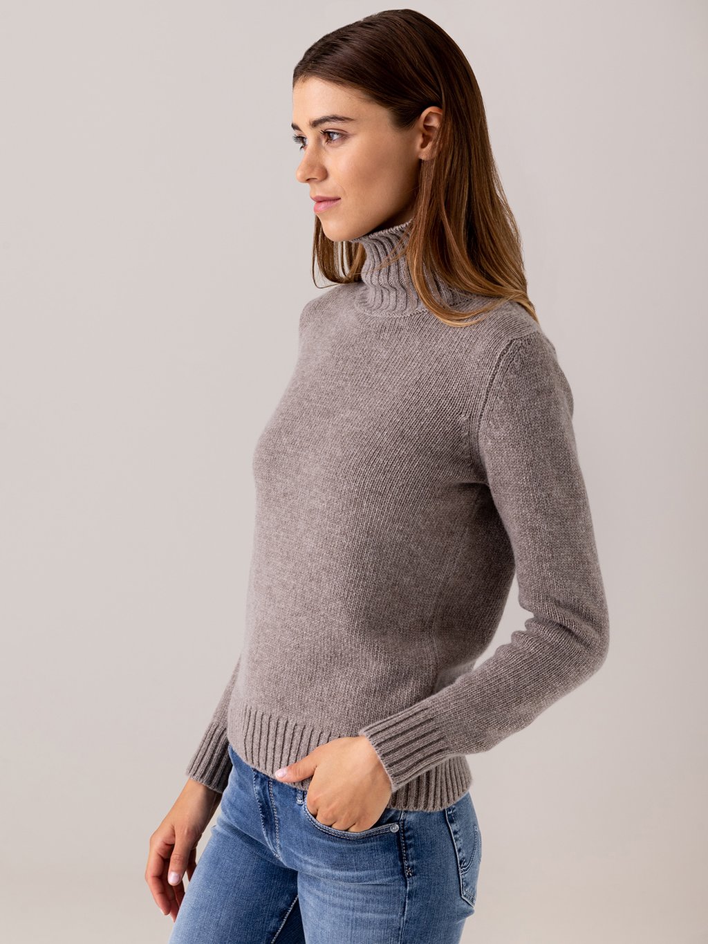 Detailansicht von Turtleneck Pullover aus Merinowolle von AVANT TOI