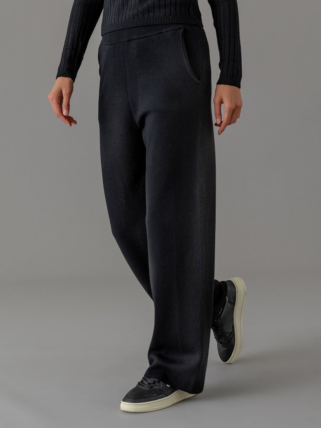 Detailansicht von Weite Hose aus Merinowolle von DANIELS