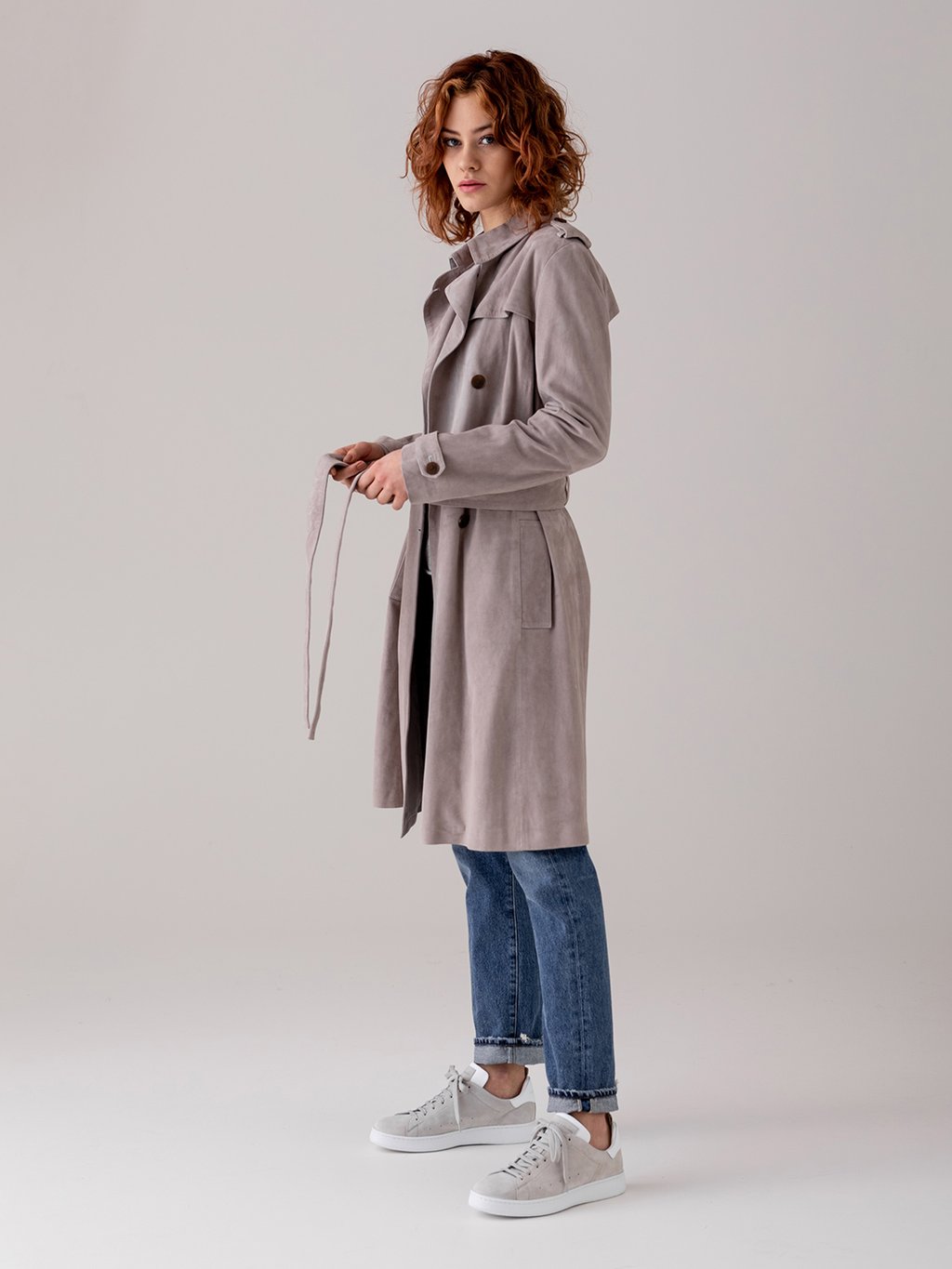 Detailansicht von Velour-Trenchcoat von BENEDETTA NOVI
