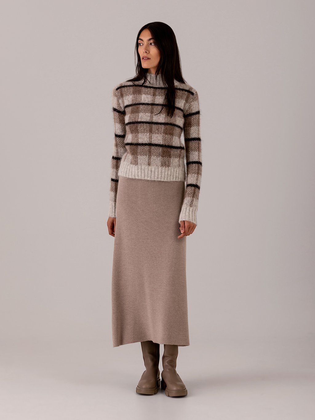 Detailansicht von Maxi-Rock aus Merinowolle von DANIELS