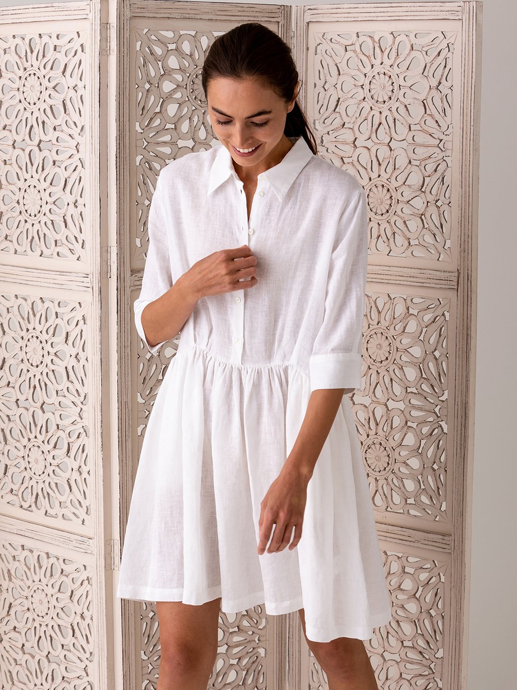 Detailansicht von Kurzes Blusenkleid von AGLINI