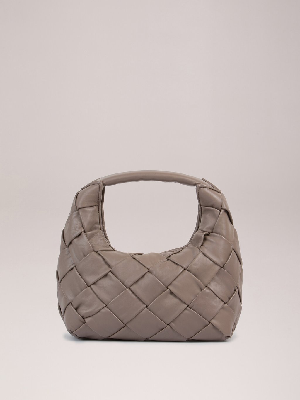 Detailansicht von Geflochtene Lederhandtasche von OFFICINE CREATIVE