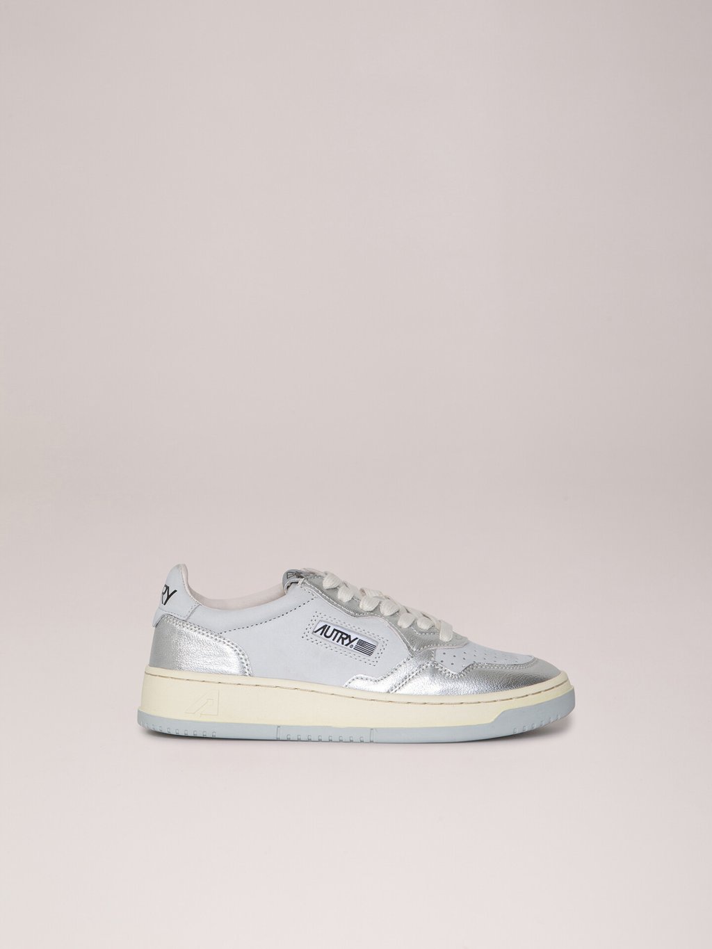 Detailansicht von Sneaker aus Leder von AUTRY