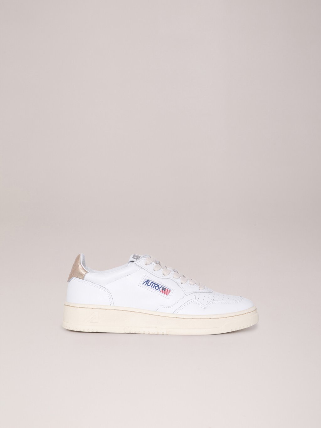 Detailansicht von Sneaker aus Leder von AUTRY