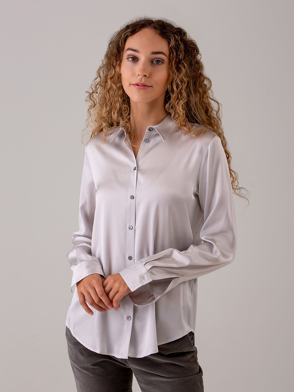 Detailansicht von Seidenbluse von HER SHIRT