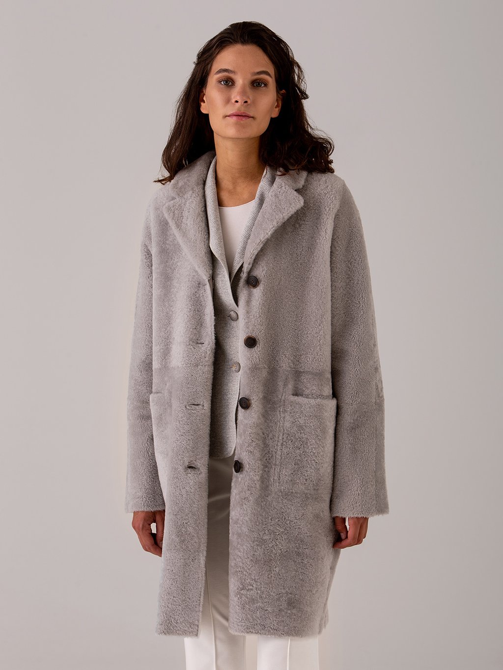 Detailansicht von Wendbarer Lammledermantel von BENEDETTA NOVI