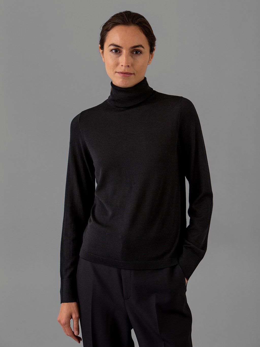 Detailansicht von Rollkragenpullover aus Merinowolle von ALLUDE