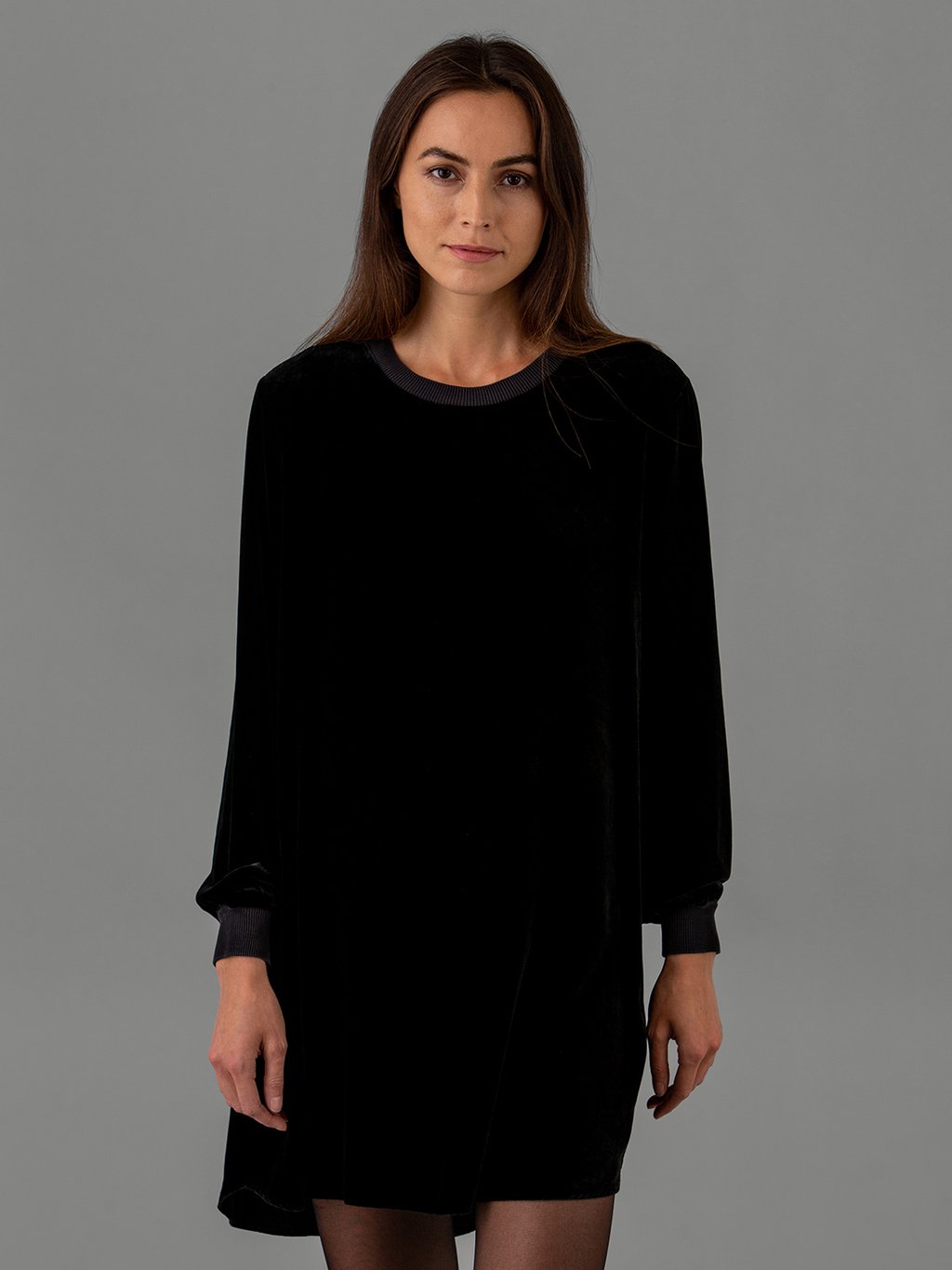 Detailansicht von Kurzes Kleid aus Samt von HER SHIRT