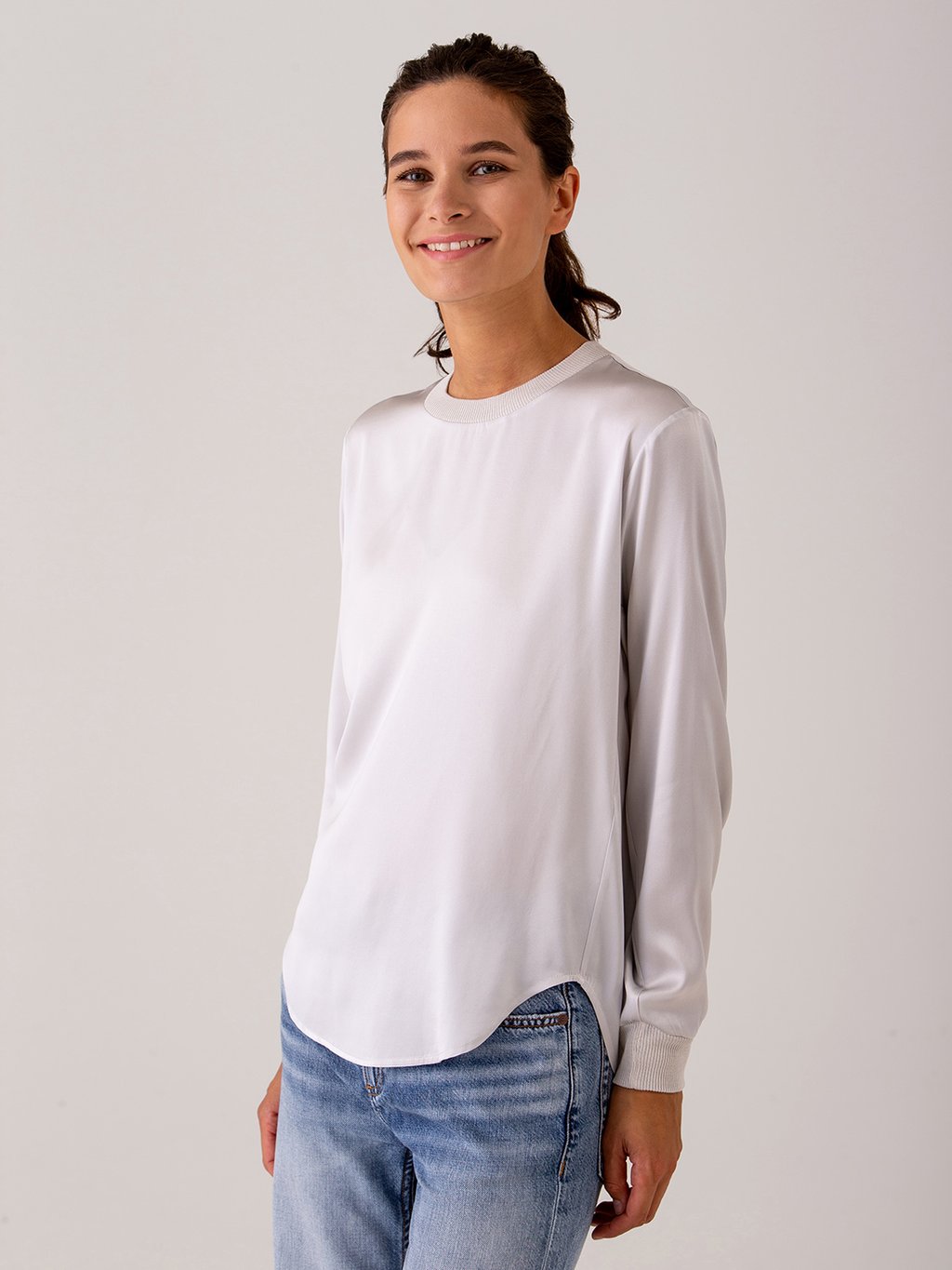 Detailansicht von Seidenbluse von HER SHIRT