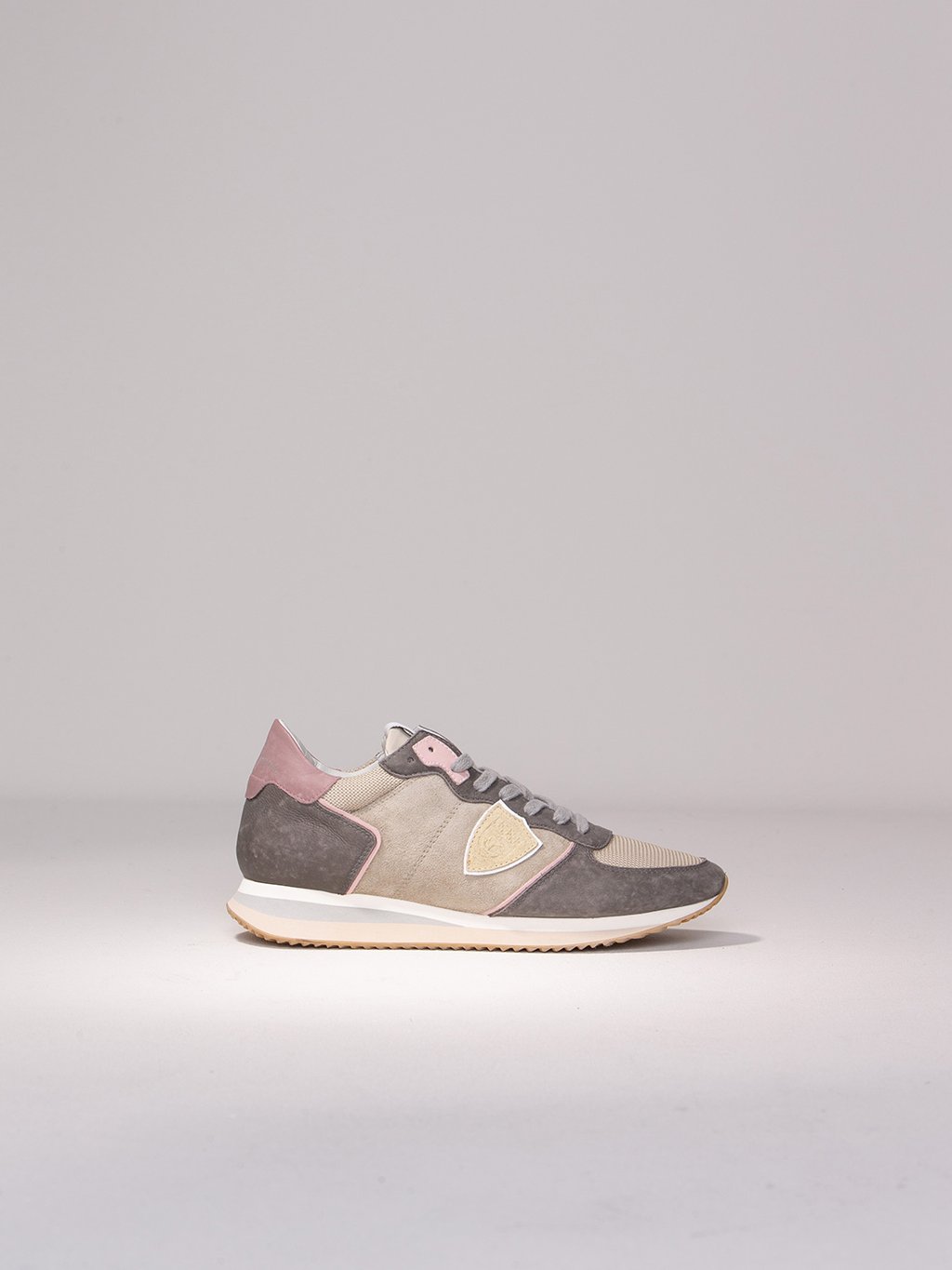 Detailansicht von Sneaker aus Veloursleder von PHILIPPE MODEL