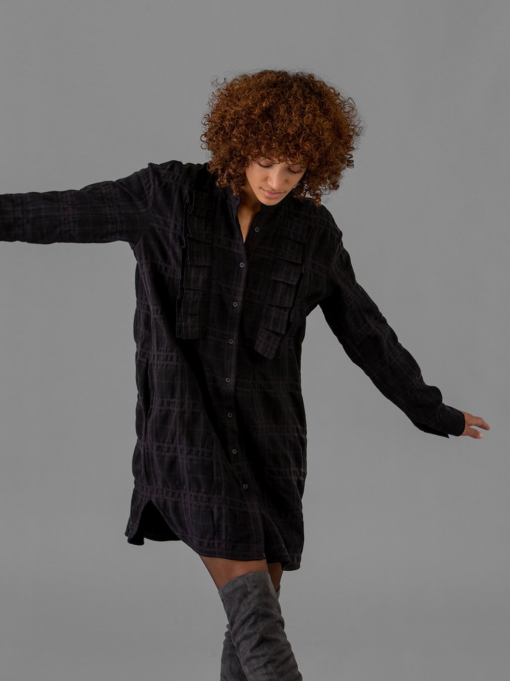 Detailansicht von Midi-Hemdblusenkleid aus Baumwolle von LIS LAREIDA