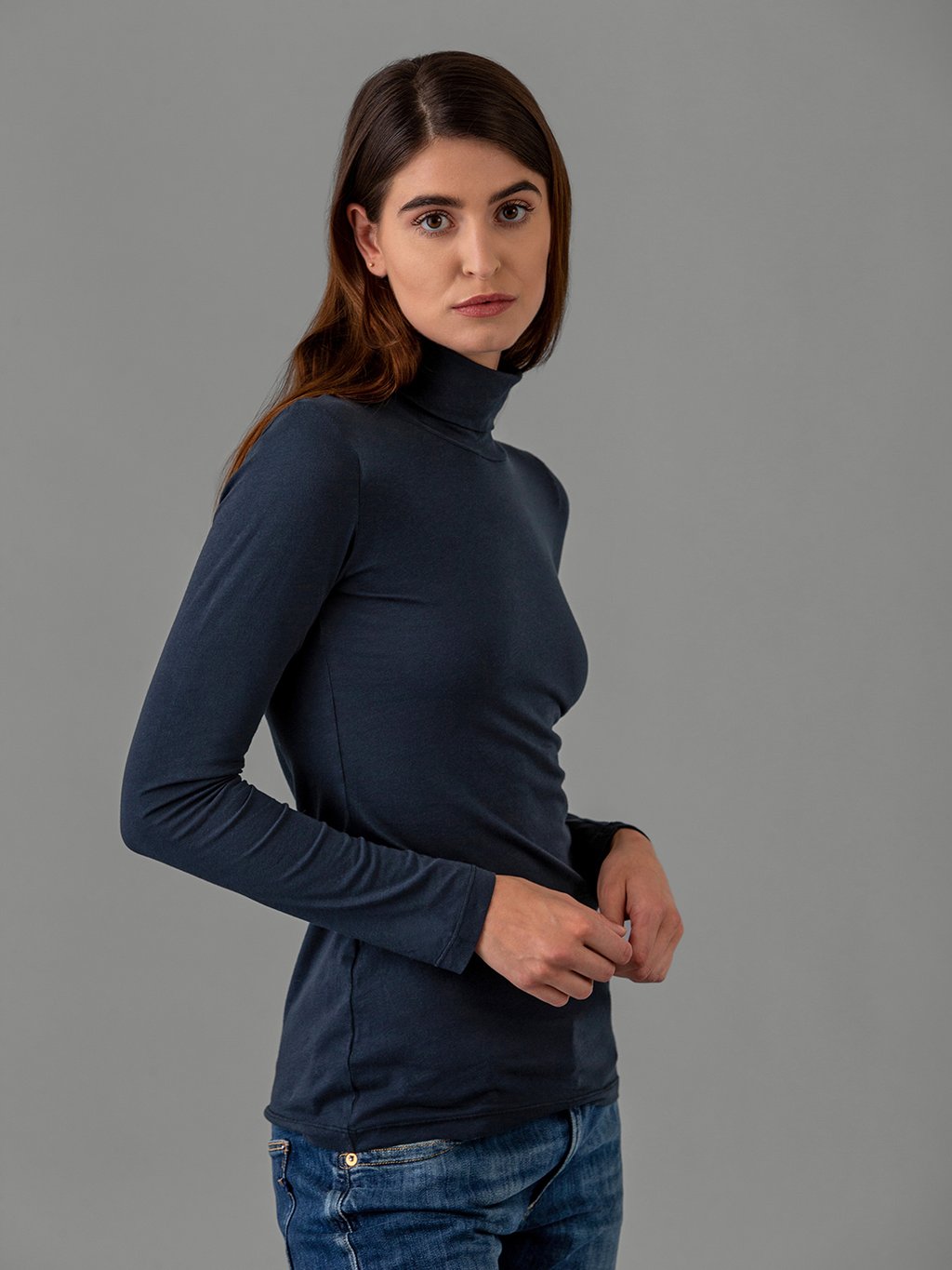 Detailansicht von Rollkragenshirt aus Baumwolle von LIS LAREIDA