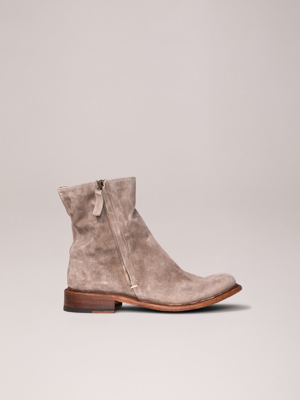 Detailansicht von Stiefelette aus Veloursleder von CORDWAINER