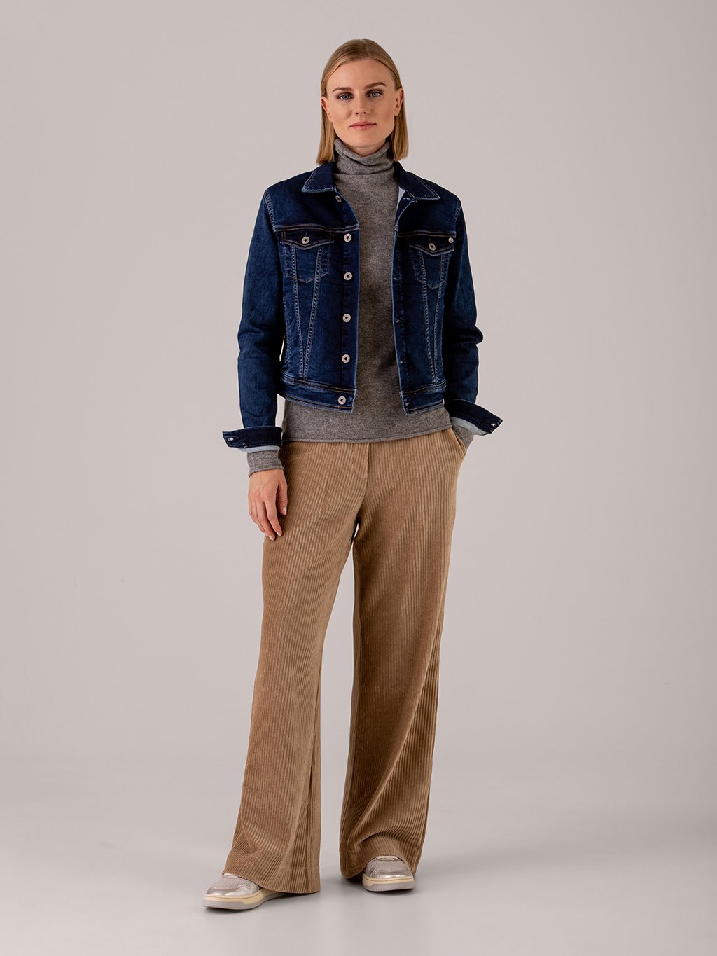 Detailansicht von Weite Hose aus Cord von DANIELS