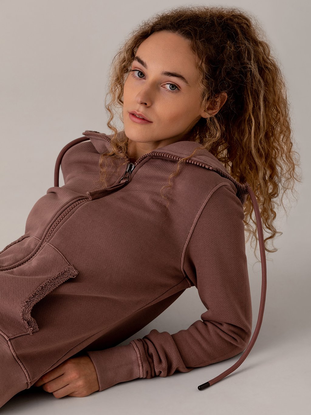 Detailansicht von Kapuzen-Sweatjacke aus Baumwolle von ZHRILL