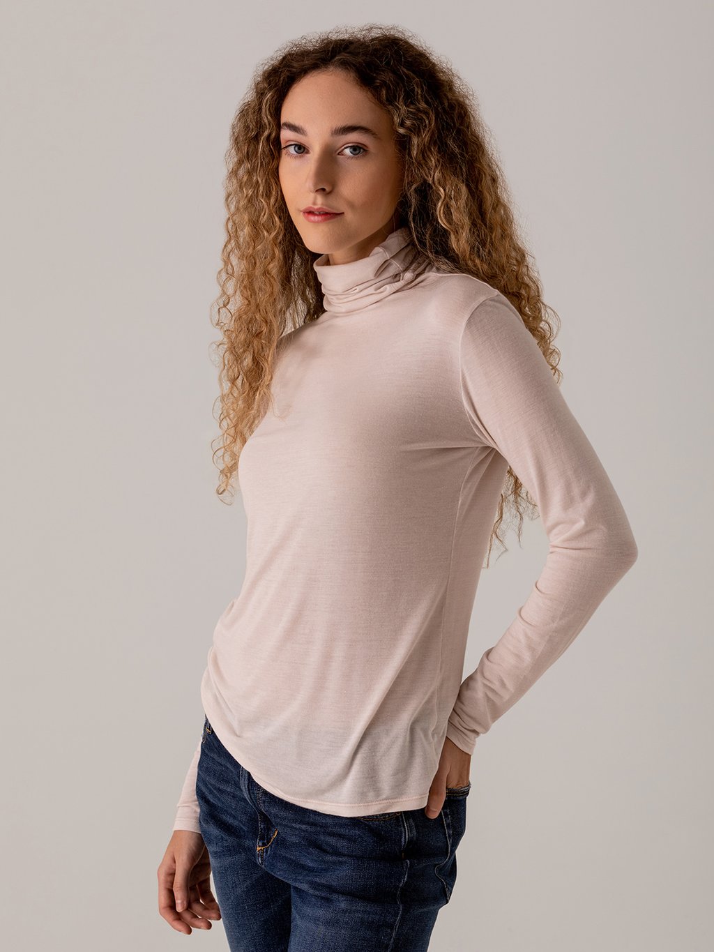 Detailansicht von Rollkragenshirt aus Modal von ANTONELLI