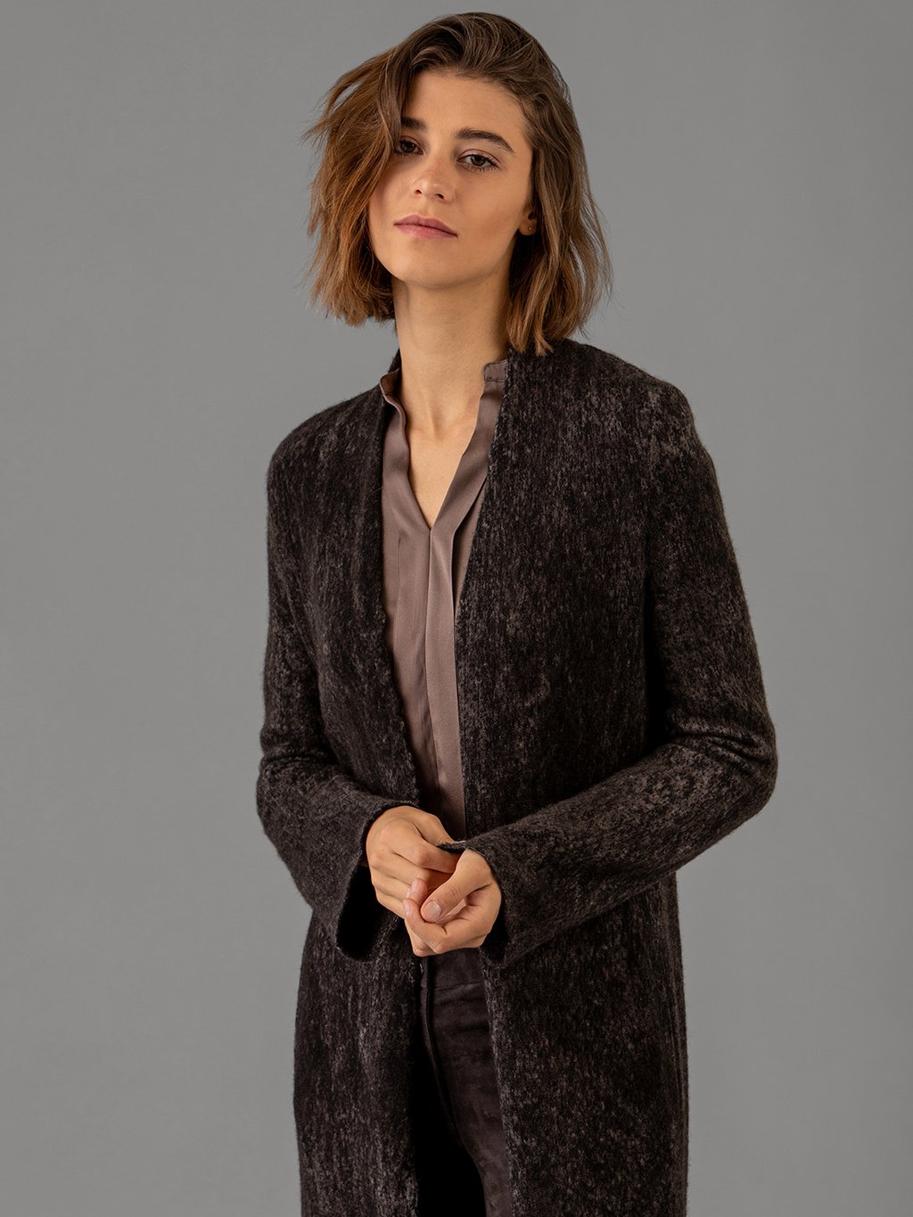 Detailansicht von Langer Cardigan von AVANT TOI