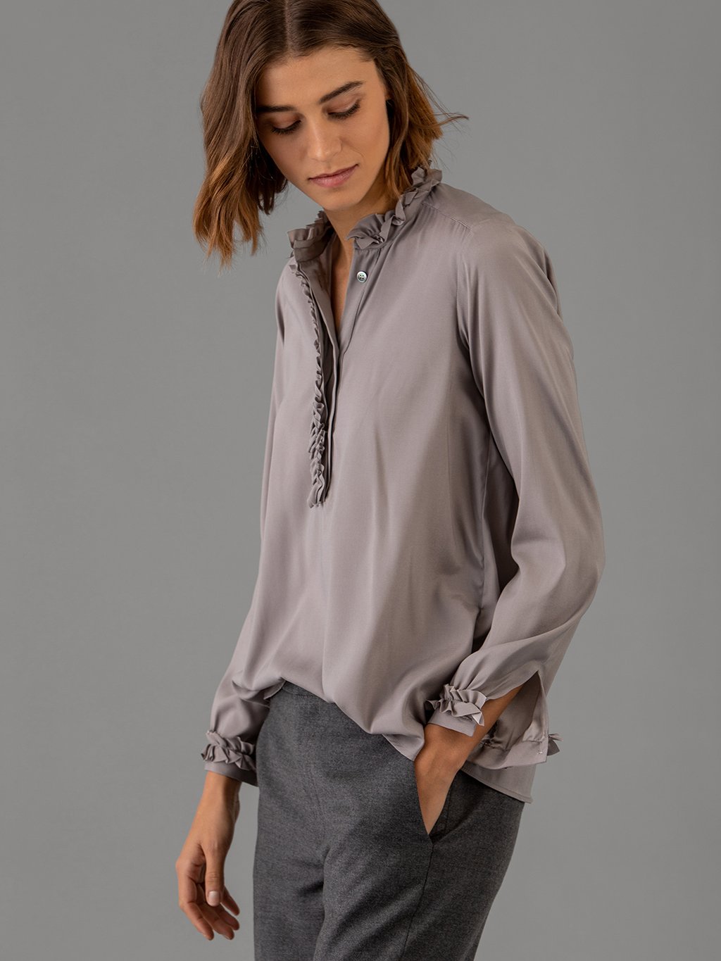 Detailansicht von Seidenbluse mit Rüschung von AGLINI