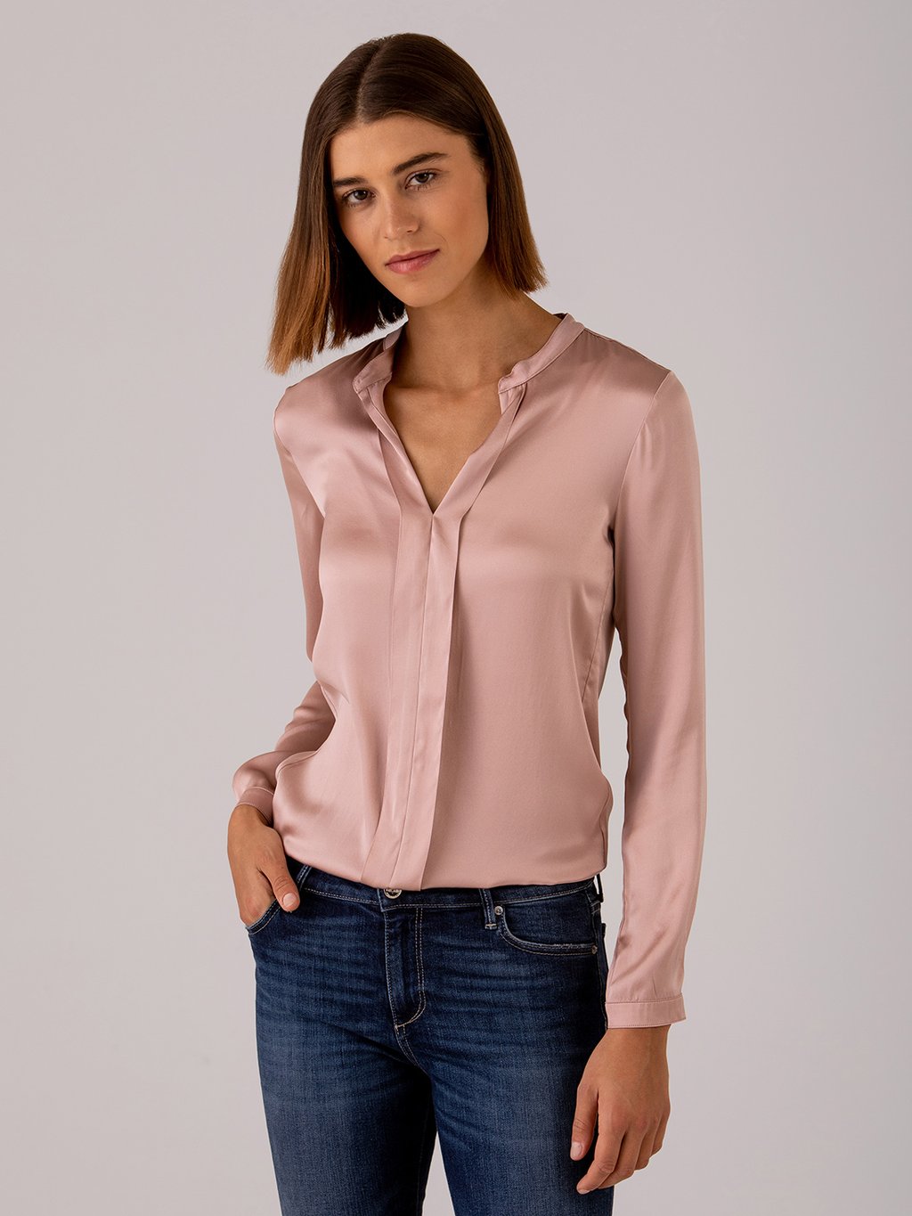 Detailansicht von Seidenbluse von DANIELS