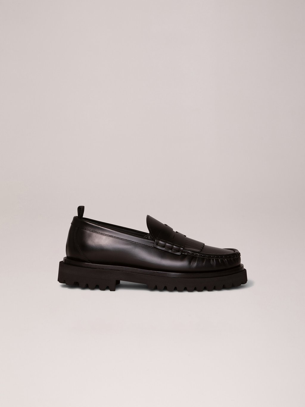 Detailansicht von Loafers aus Leder von OFFICINE CREATIVE