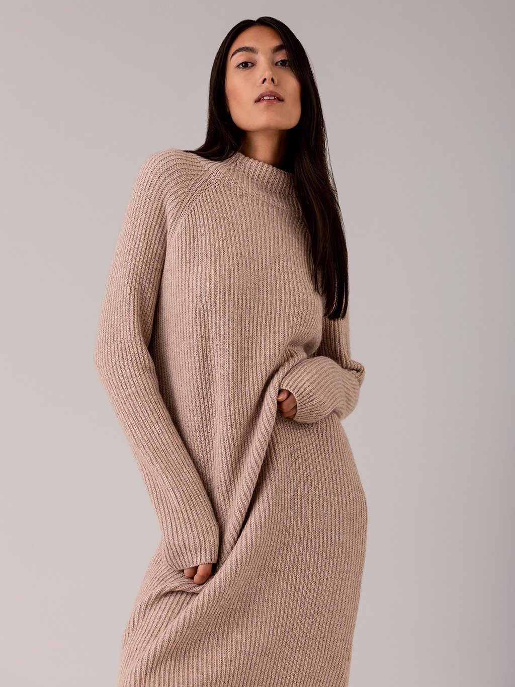 Detailansicht von Midi-Strickkleid von ARMEDANGELS