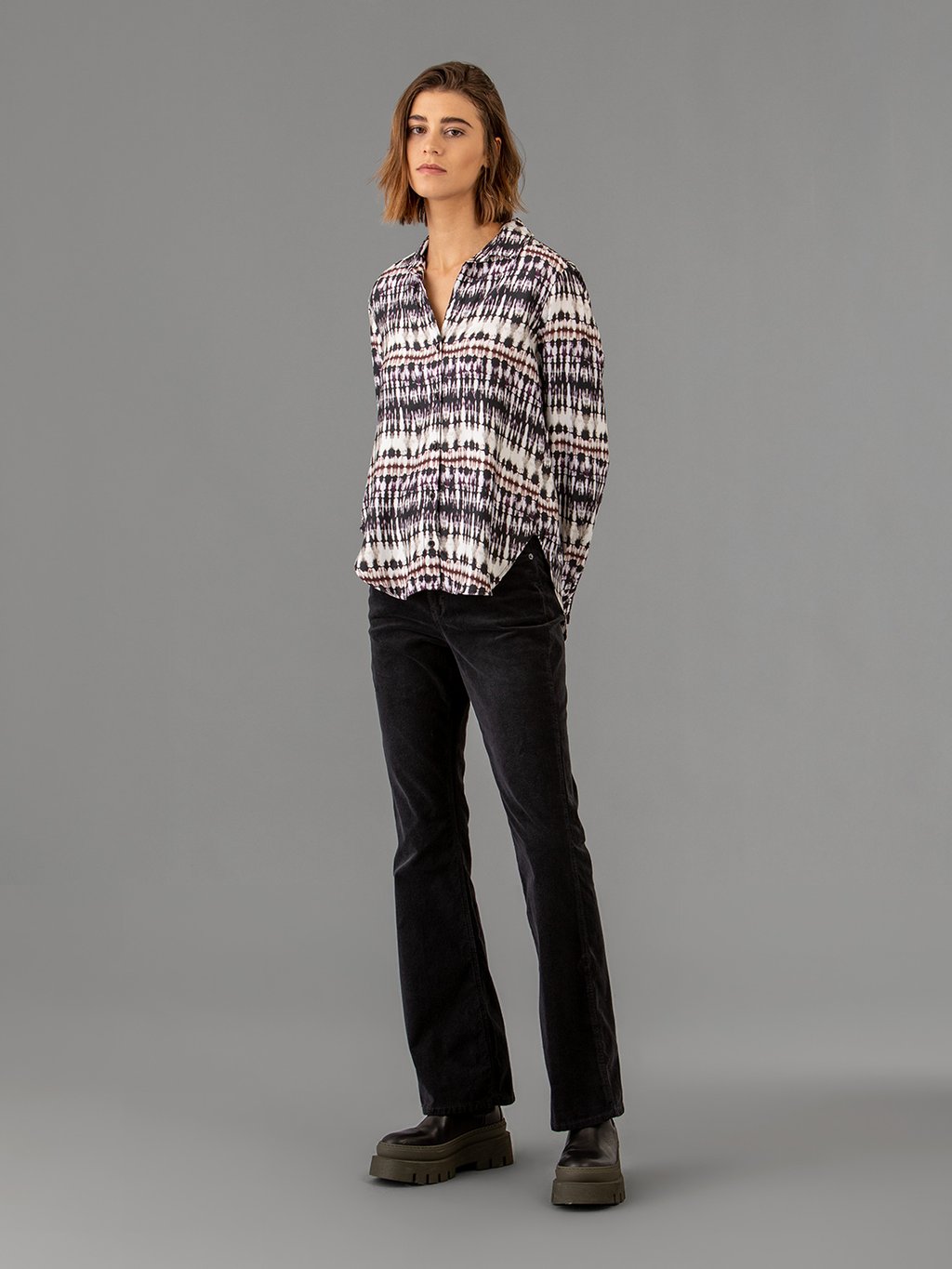 Detailansicht von Flared Hose aus Cord von MAC