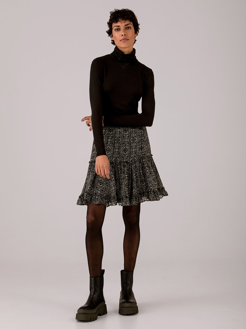 Detailansicht von Kurzer Rock mit Rüschung von CIRCLE OF TRUST