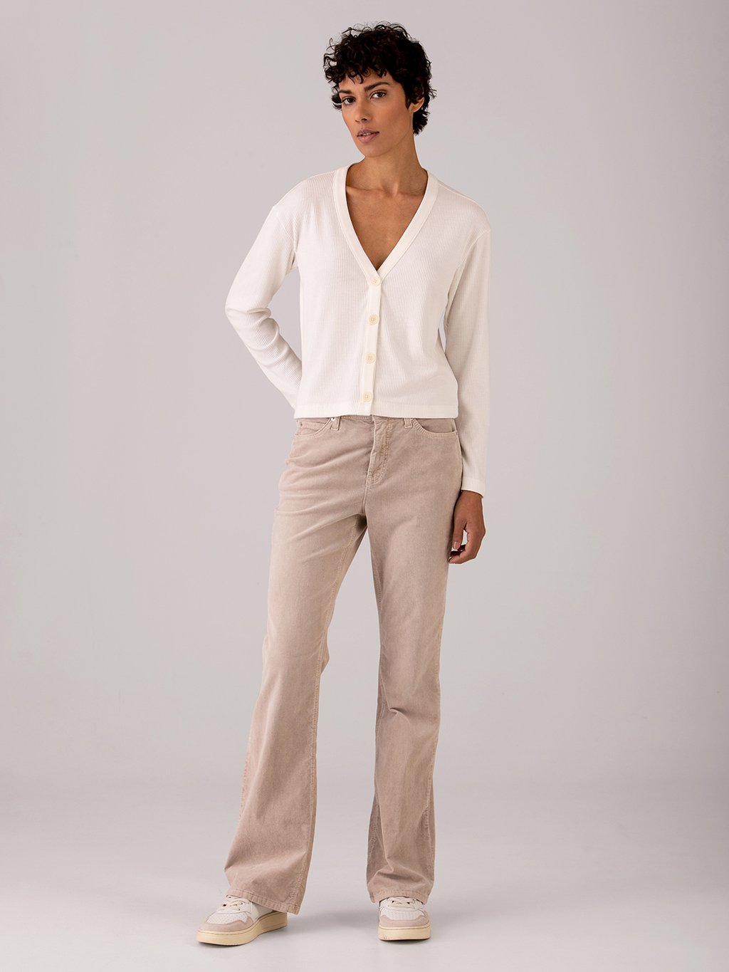 Detailansicht von Flared Hose aus Cord von MAC