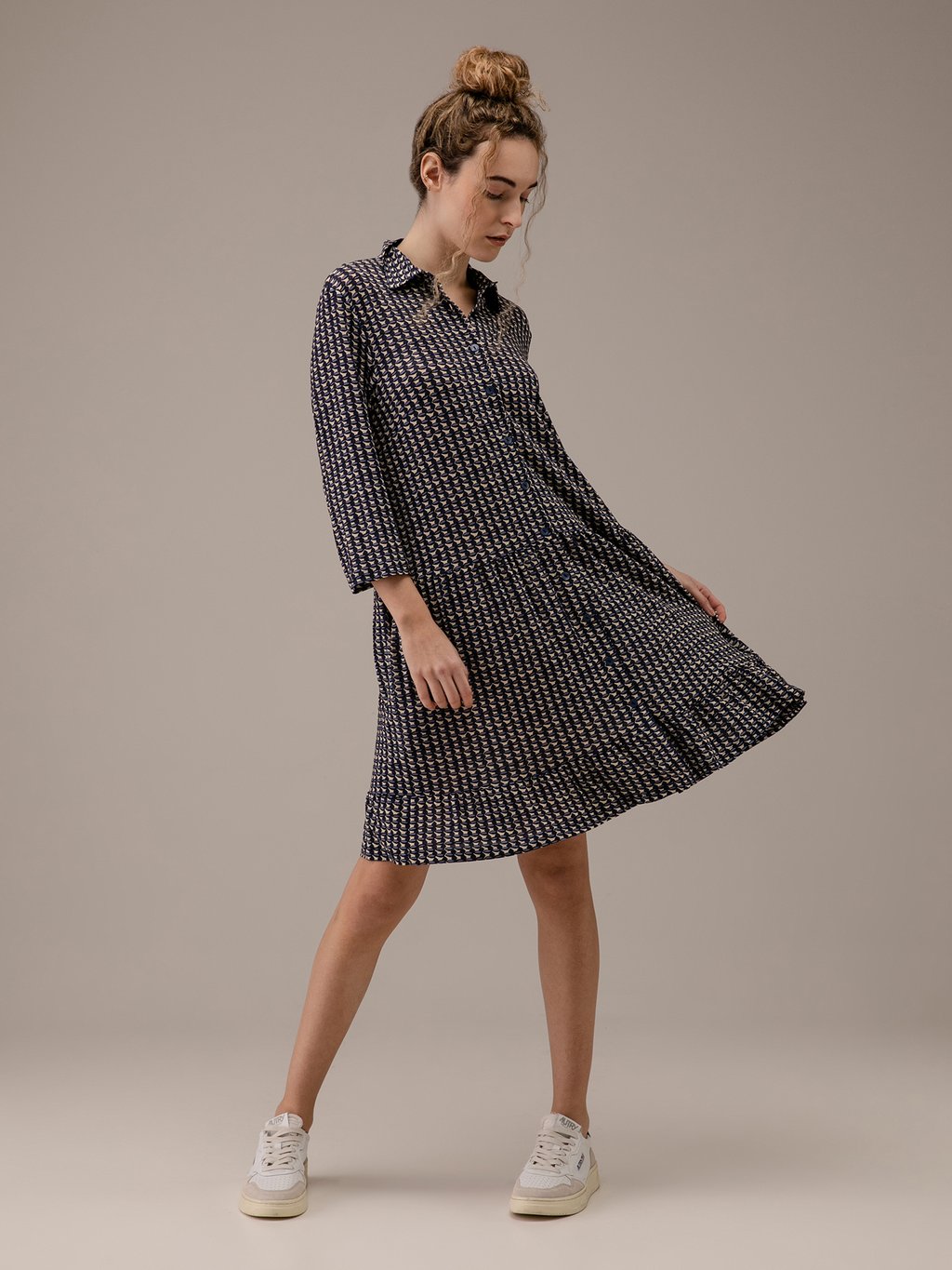 Detailansicht von Midi-Blusenkleid von SIYU