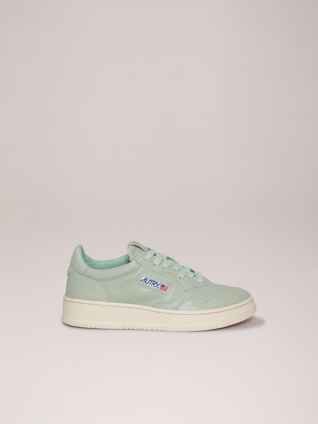 Detailansicht von Sneaker aus Leder von AUTRY