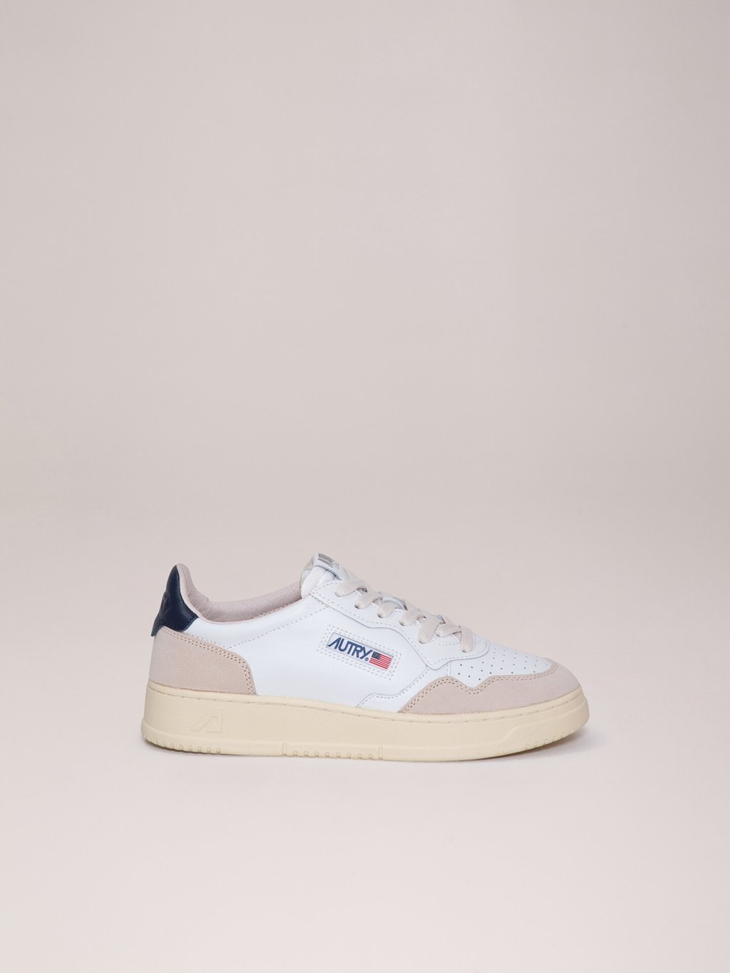 Detailansicht von Sneaker aus Leder von AUTRY