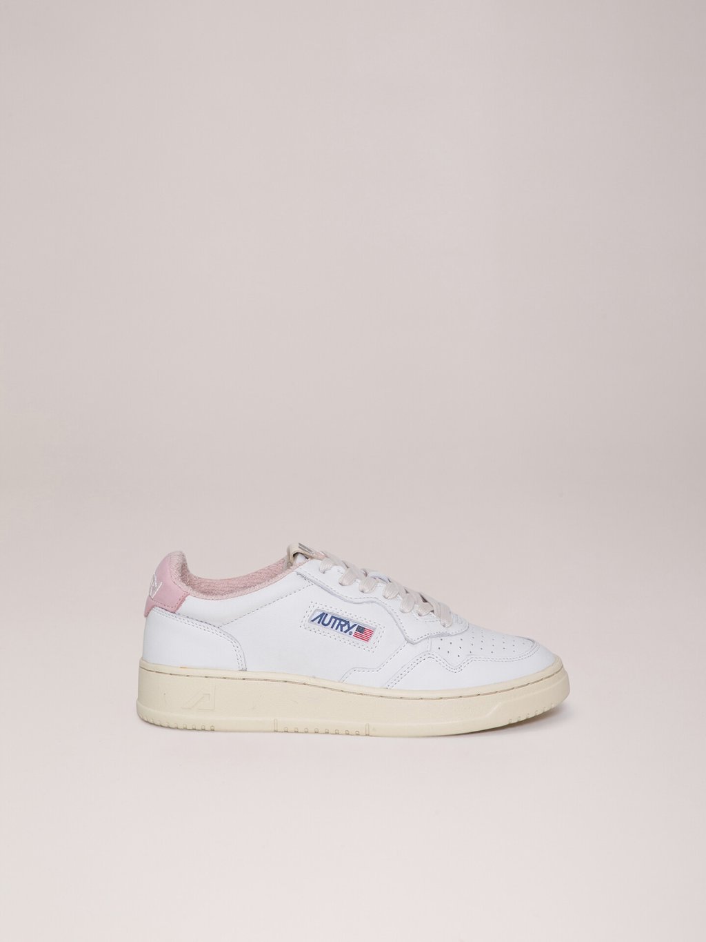 Detailansicht von Sneaker aus Leder von AUTRY