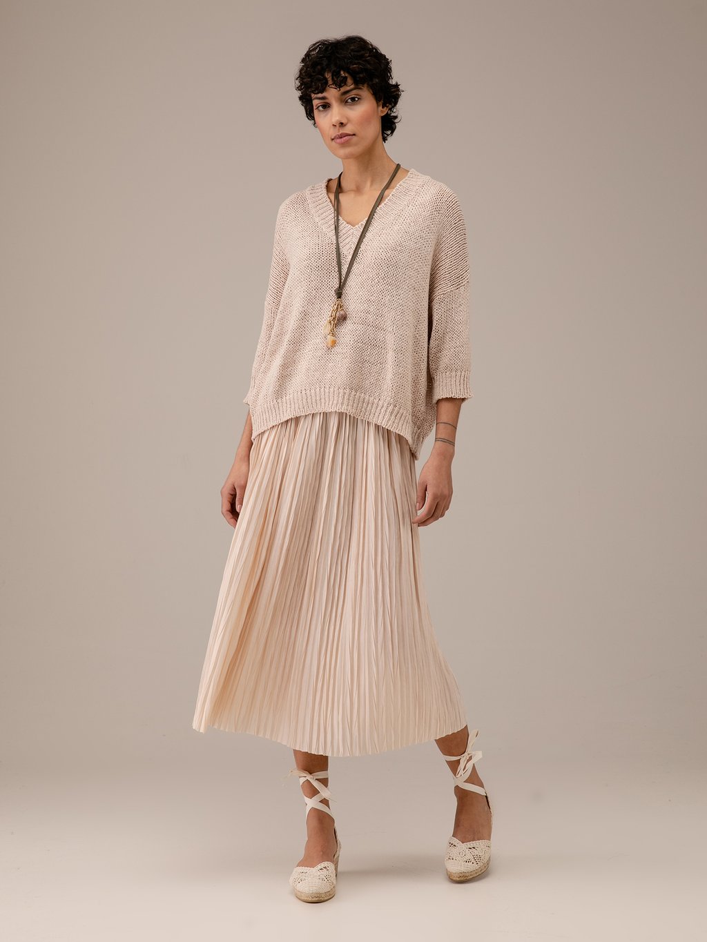 Detailansicht von Midi-Plisseerock von ROBERTO COLLINA