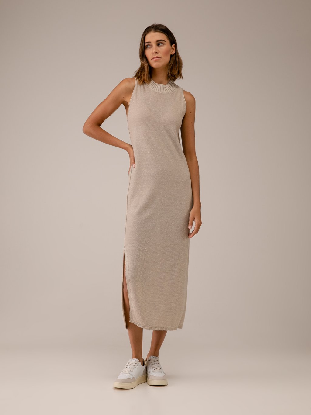 Detailansicht von Maxi-Strickkleid aus Leinen von ANTONELLI