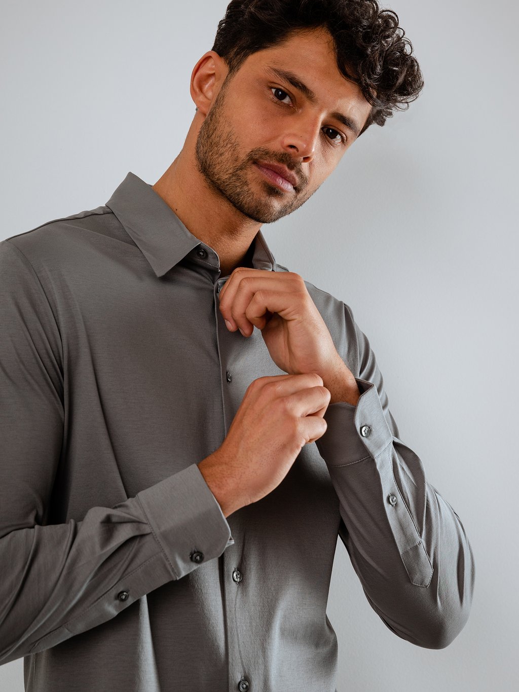 Detailansicht von Tailliertes Hemd mit Kentkragen von KIEFERMANN