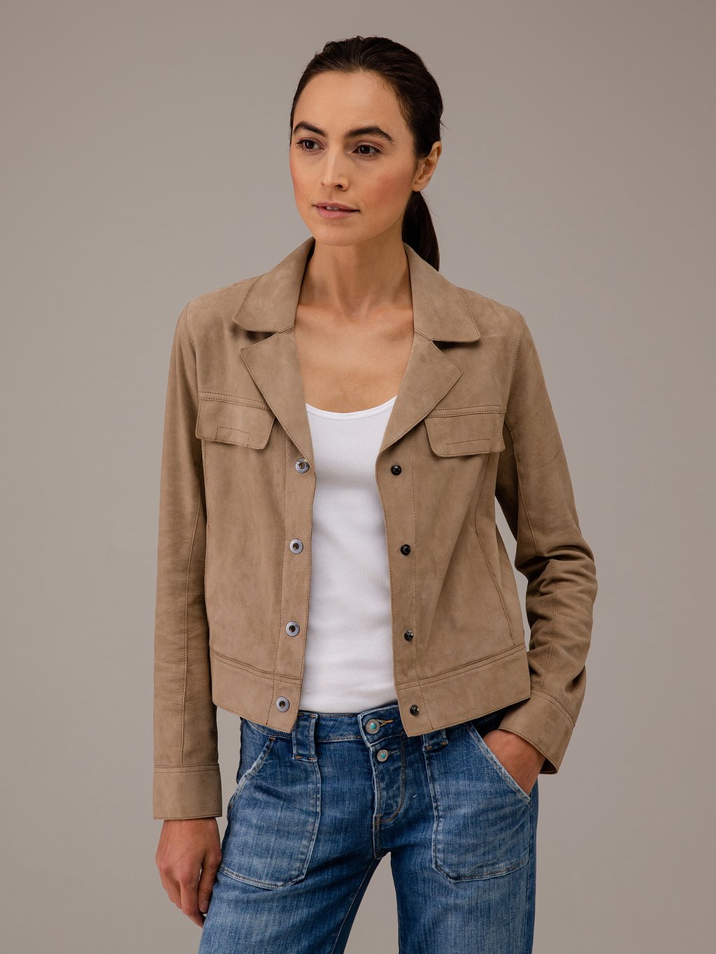 Detailansicht von Kurze Velour-Lederjacke von OAKWOOD