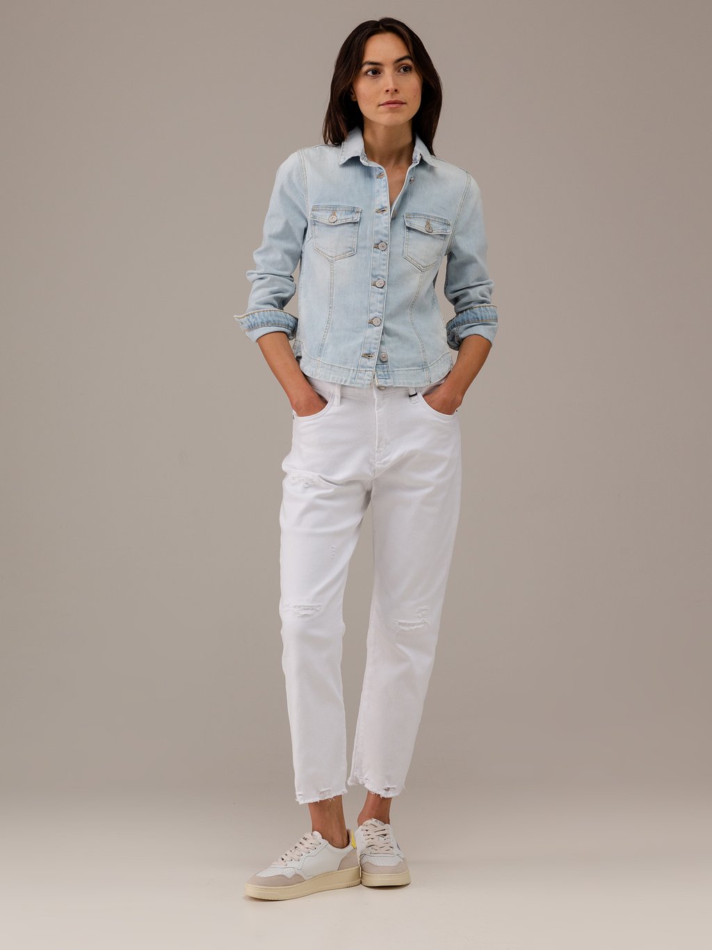 Detailansicht von Boyfriend Jeans von ELIAS RUMELIS