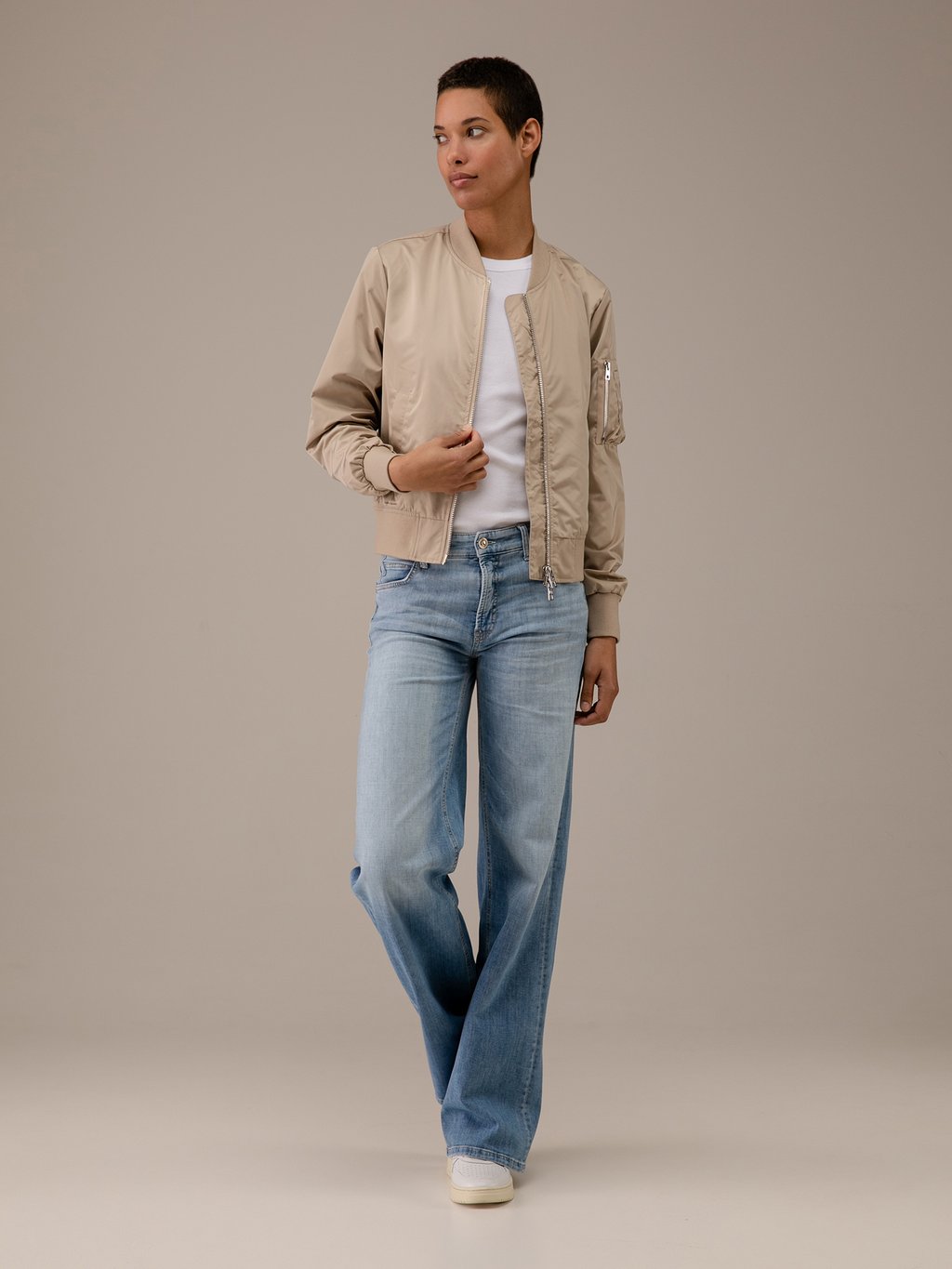 Detailansicht von Wide Leg Jeans von CAMBIO