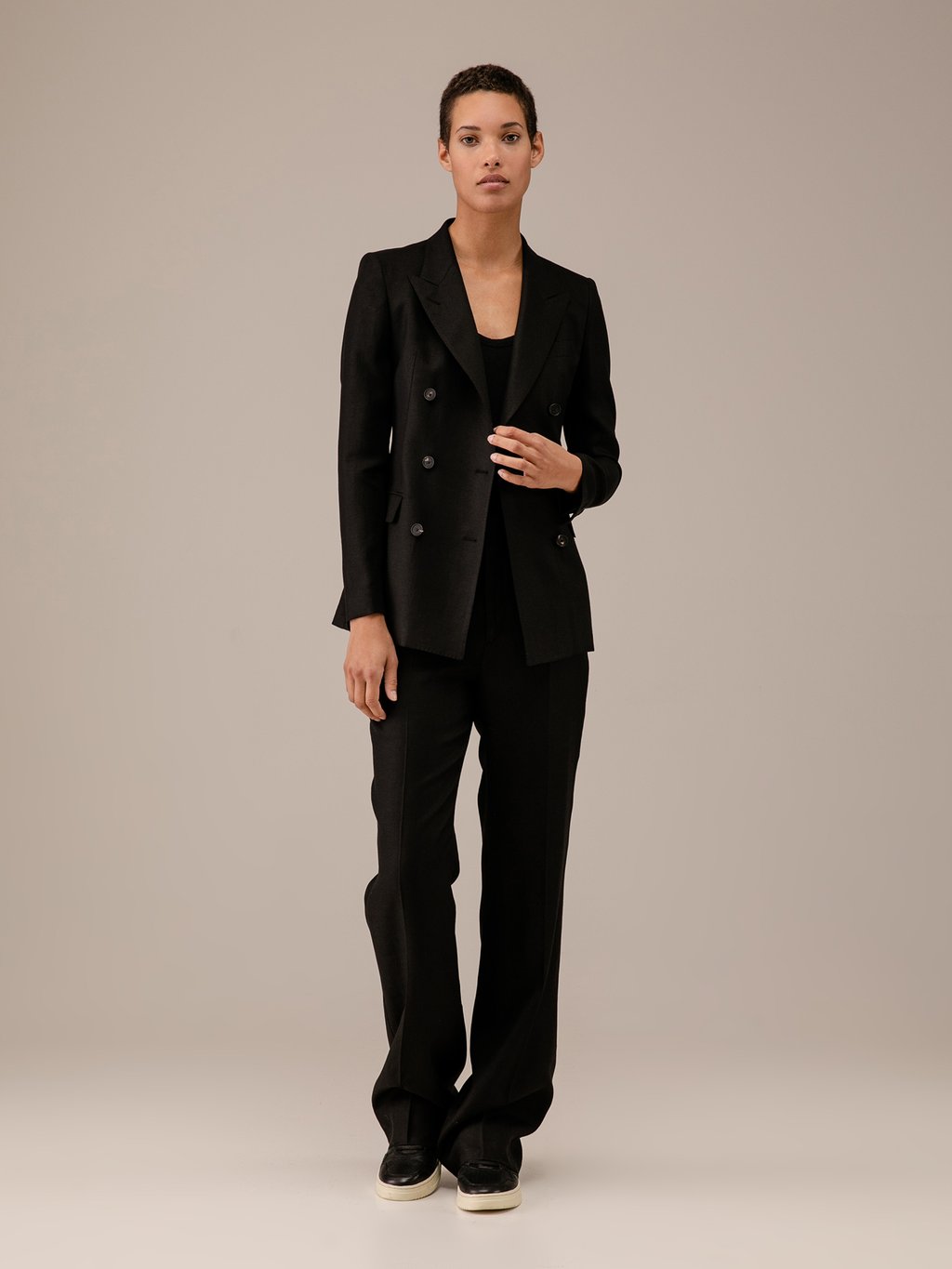 Detailansicht von Anzug aus Leinen von TAGLIATORE