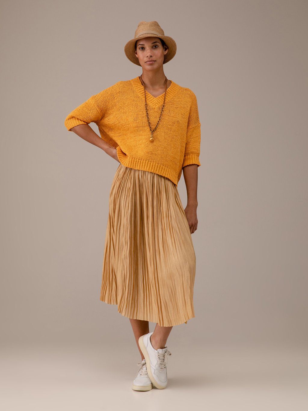 Detailansicht von Midi-Plisseerock von ROBERTO COLLINA