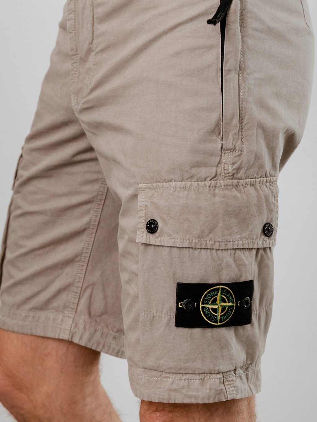 Detailansicht von Bermudas aus Baumwolle von STONE ISLAND