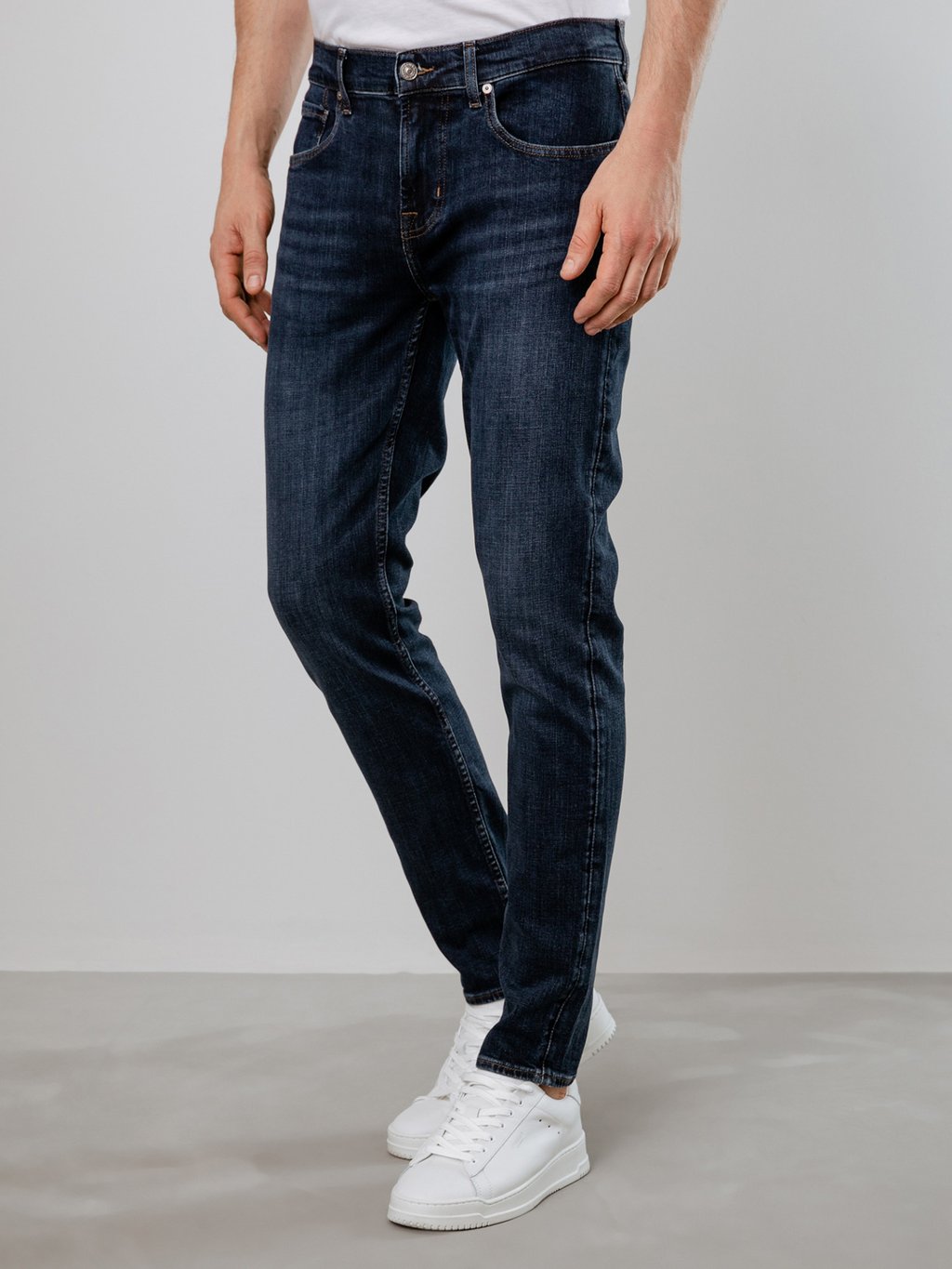 Detailansicht von Slim Fit Jeans von 7 FOR ALL MANKIND