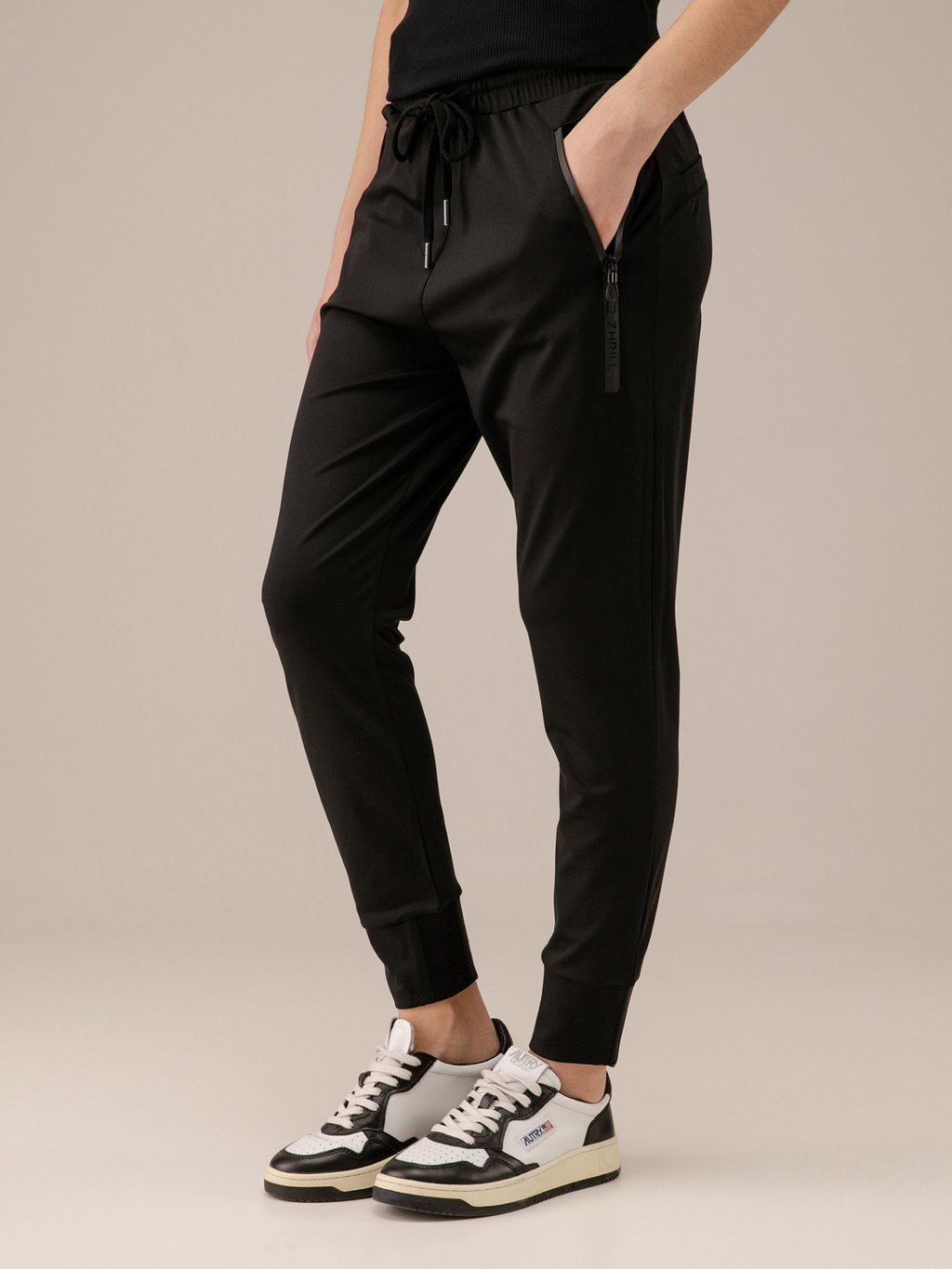 Detailansicht von Hose im Jogging-Stil von ZHRILL