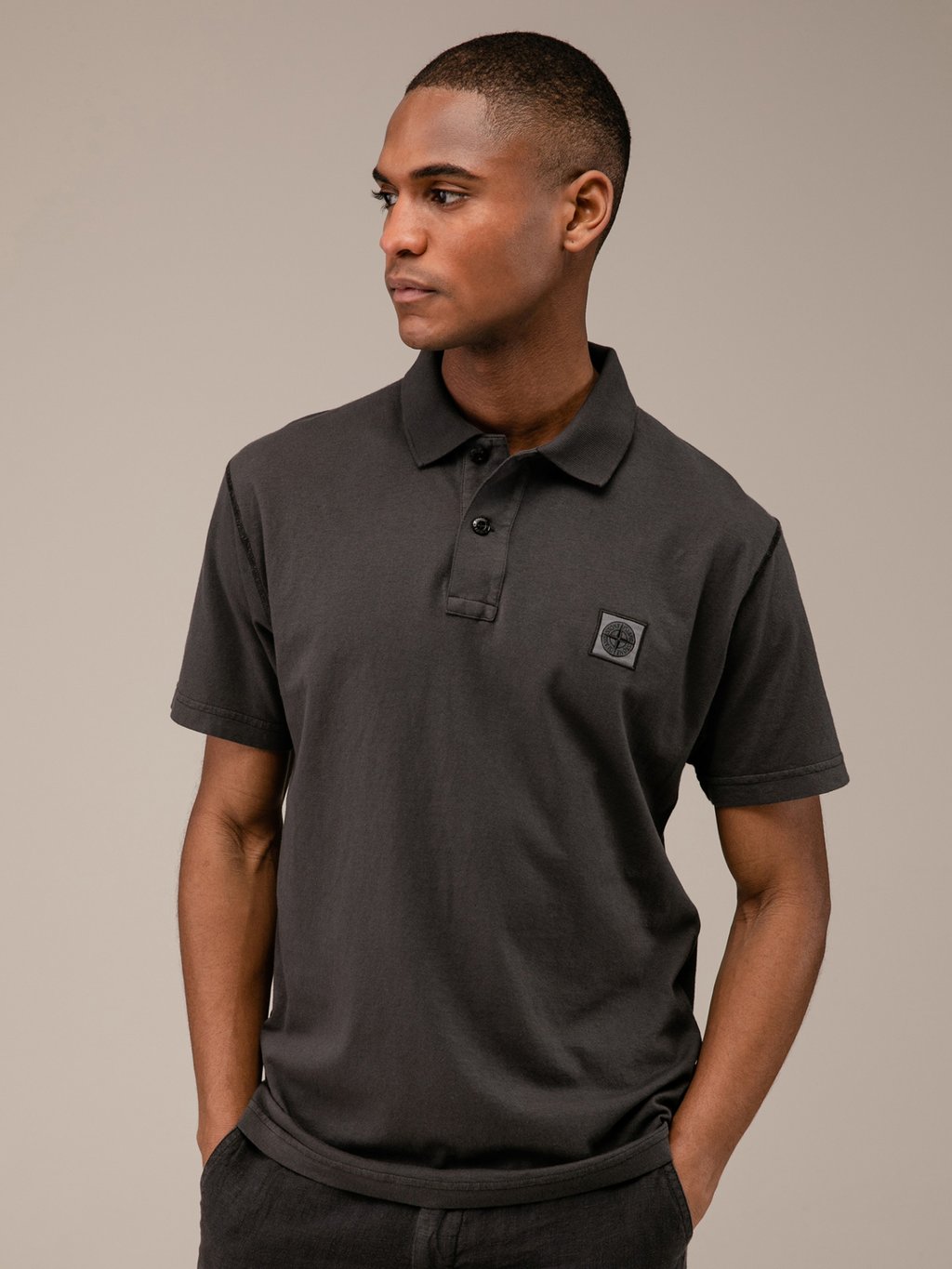 Detailansicht von Kurzarm-Poloshirt aus Baumwolle von STONE ISLAND