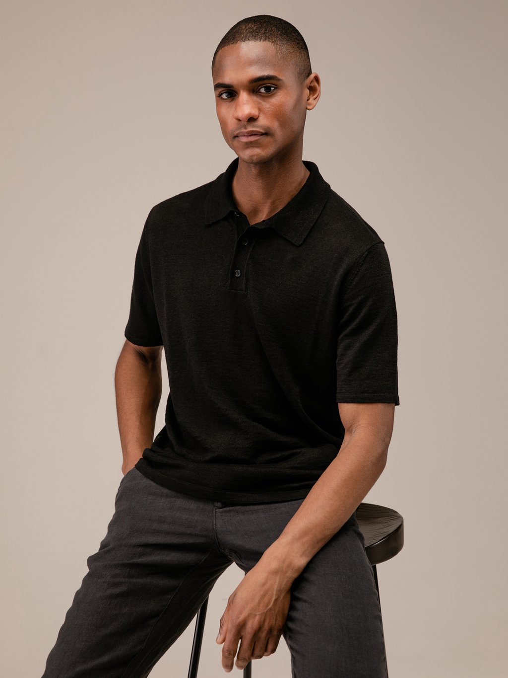 Detailansicht von Poloshirt aus Leinen von ROBERTO COLLINA