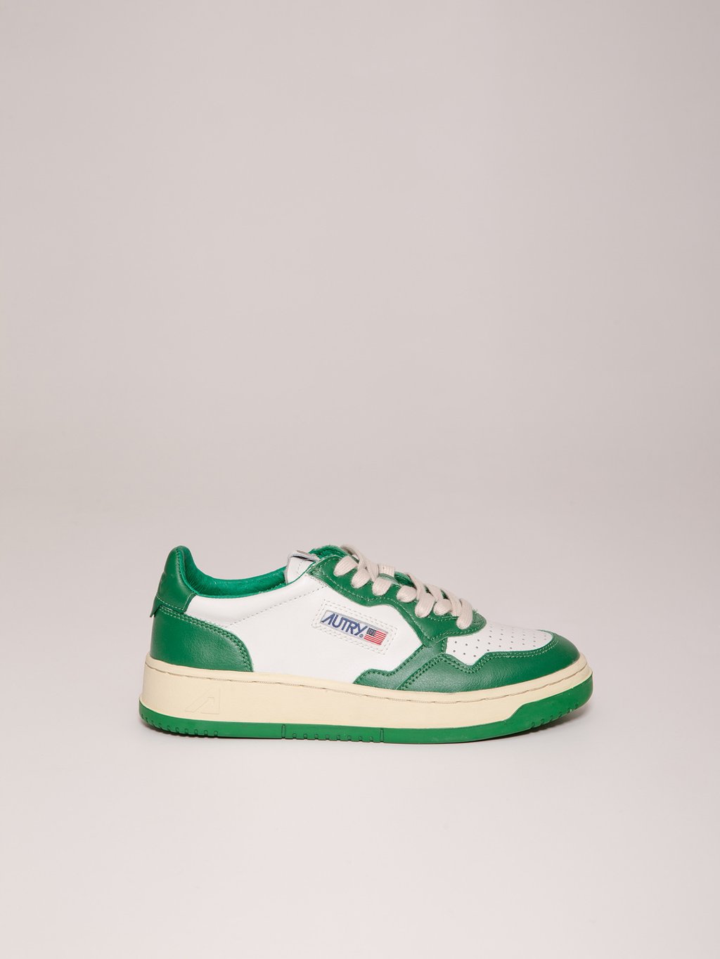 Detailansicht von Sneaker aus Leder von AUTRY