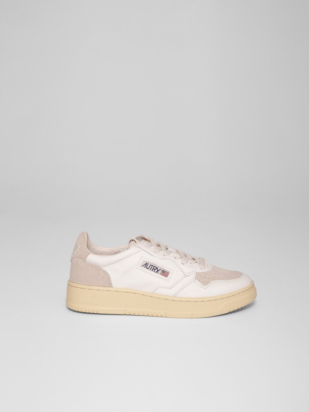 Detailansicht von Sneaker aus Leder von AUTRY