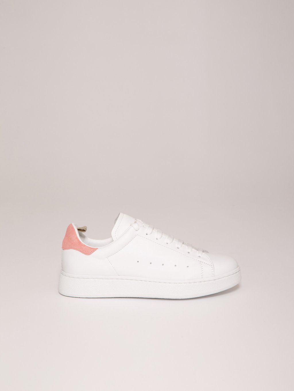 Detailansicht von Sneaker aus Leder von OFFICINE CREATIVE