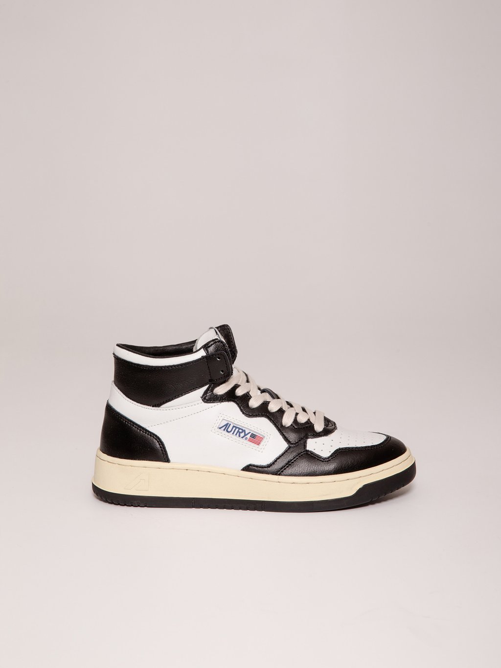 Detailansicht von Hoher Sneaker aus Leder von AUTRY