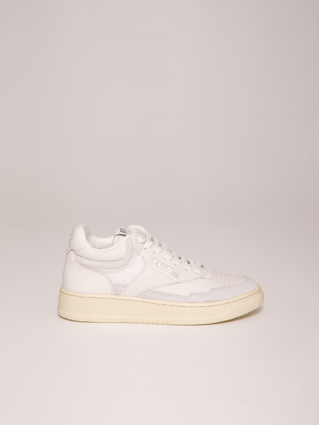 Detailansicht von Sneaker aus Leder von AUTRY